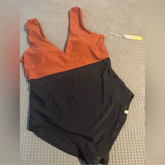 Summersalt The Ruched Backflip One Piece, New with Tags, Size 12 - Picture 4 of 8